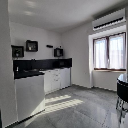 Apartments And Room Vela Senj  Bagian luar foto