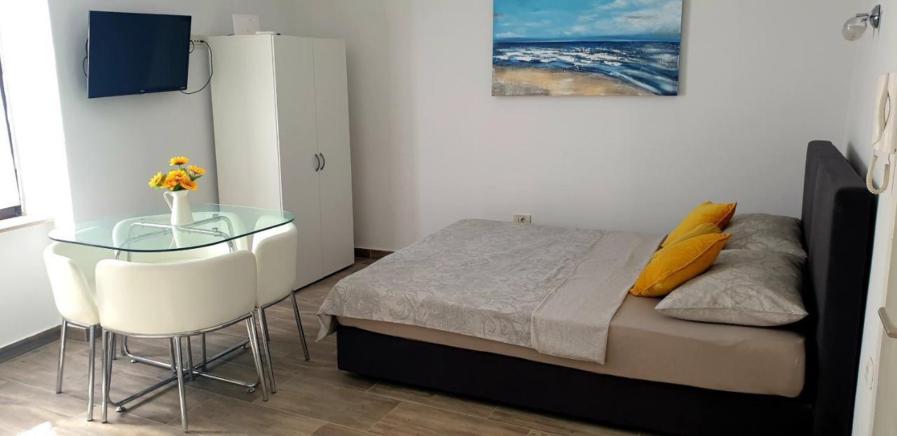Apartments And Room Vela Senj  Bagian luar foto
