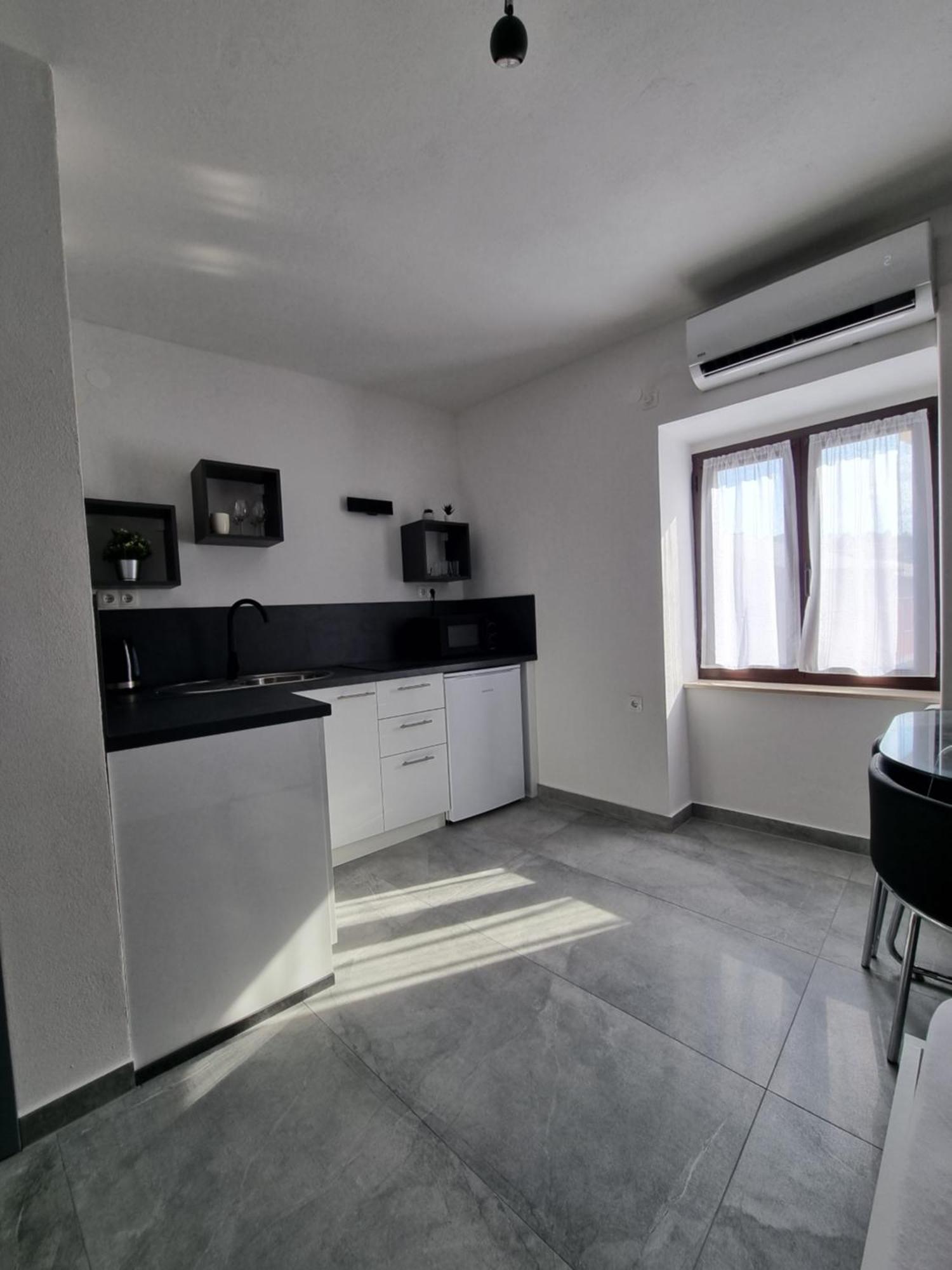 Apartments And Room Vela Senj  Bagian luar foto