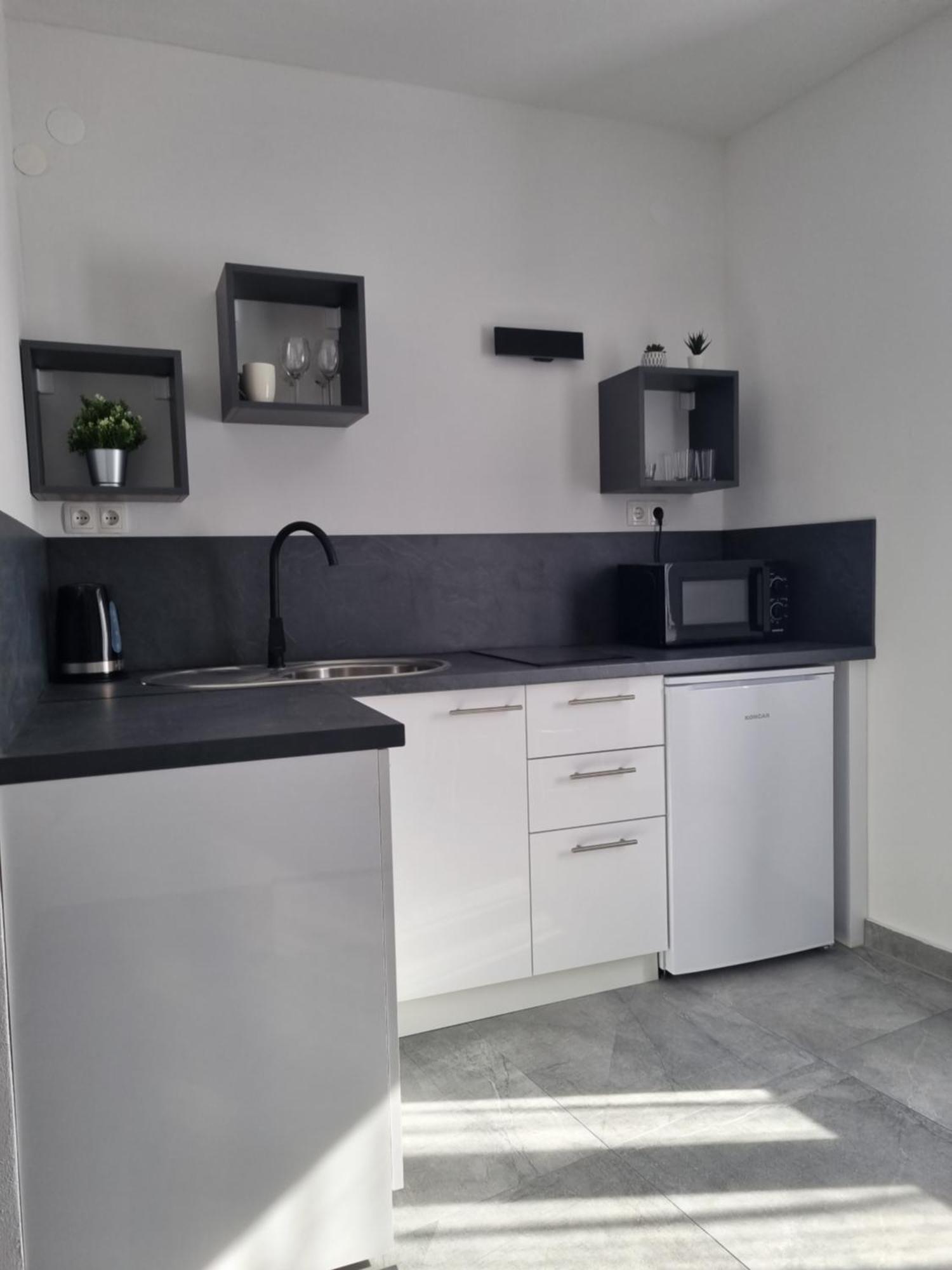 Apartments And Room Vela Senj  Ruang foto